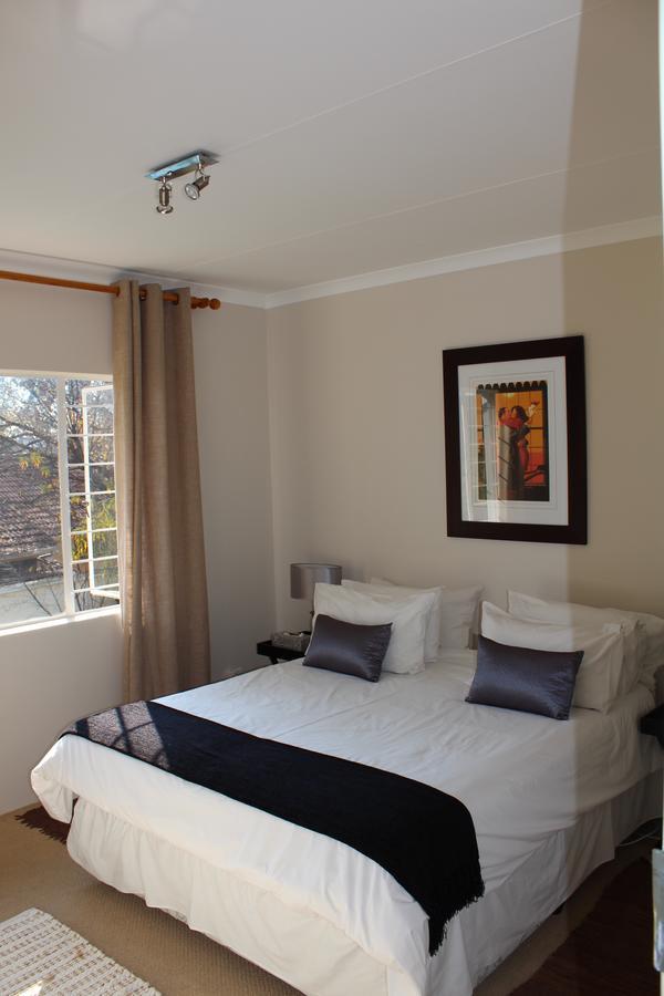 Vair'S Place Guest House In Sandton Paulshof - Apartment, Lux Suites & Spa Johannesburg Exterior foto